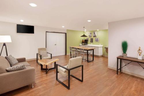 WoodSpring Suites Las Colinas - image 4