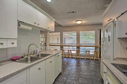 Charming Home - 15 Miles to Downtown Dallas! - image 10