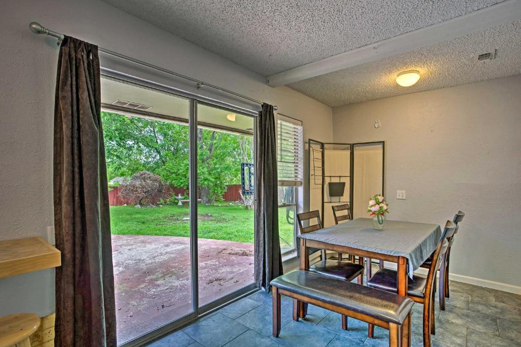 Charming Home - 15 Miles to Downtown Dallas! - image 7