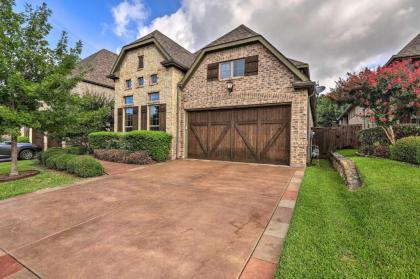 Chic Family Friendly Home in Irving with Yard Texas