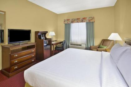 Holiday Inn Express Irwin-PA Turnpike Exit 67 an IHG Hotel - image 2