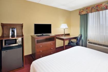 Holiday Inn Express Irwin-PA Turnpike Exit 67 an IHG Hotel - image 5