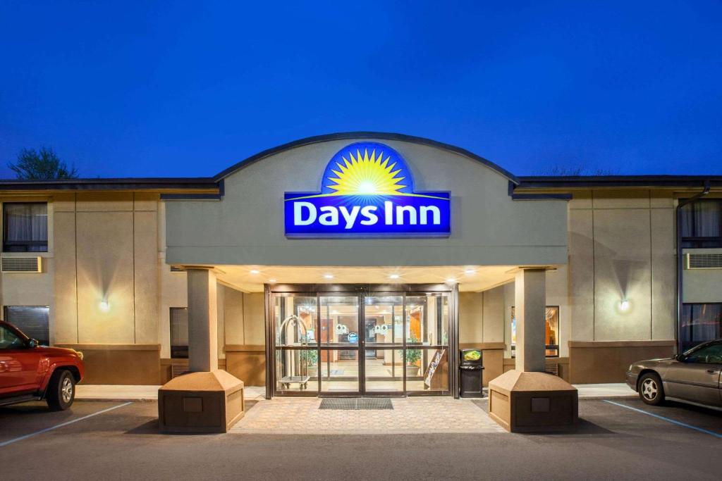 Days Inn by Wyndham Iselin / Woodbridge - main image