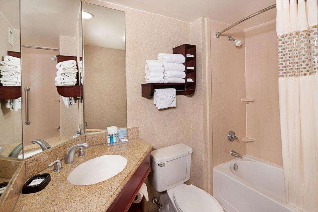 Hampton Inn Long Island/Islandia - image 7