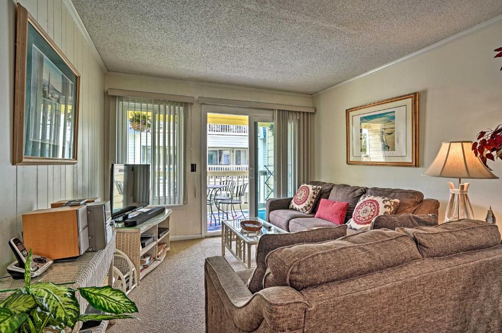 Coastal Condo with Pool Access - Walk To Beach! - image 7