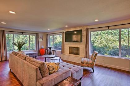 Issaquah Home with Deck and Patio 16 Miles to Seattle! - image 11