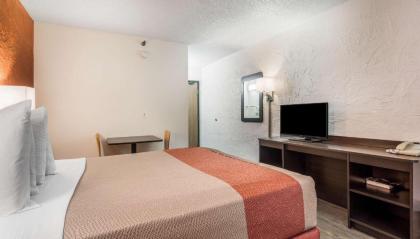 Motel 6-Elk Grove Village IL - image 15