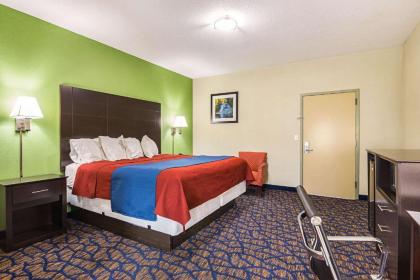 Rodeway Inn and Suites Ithaca - image 10