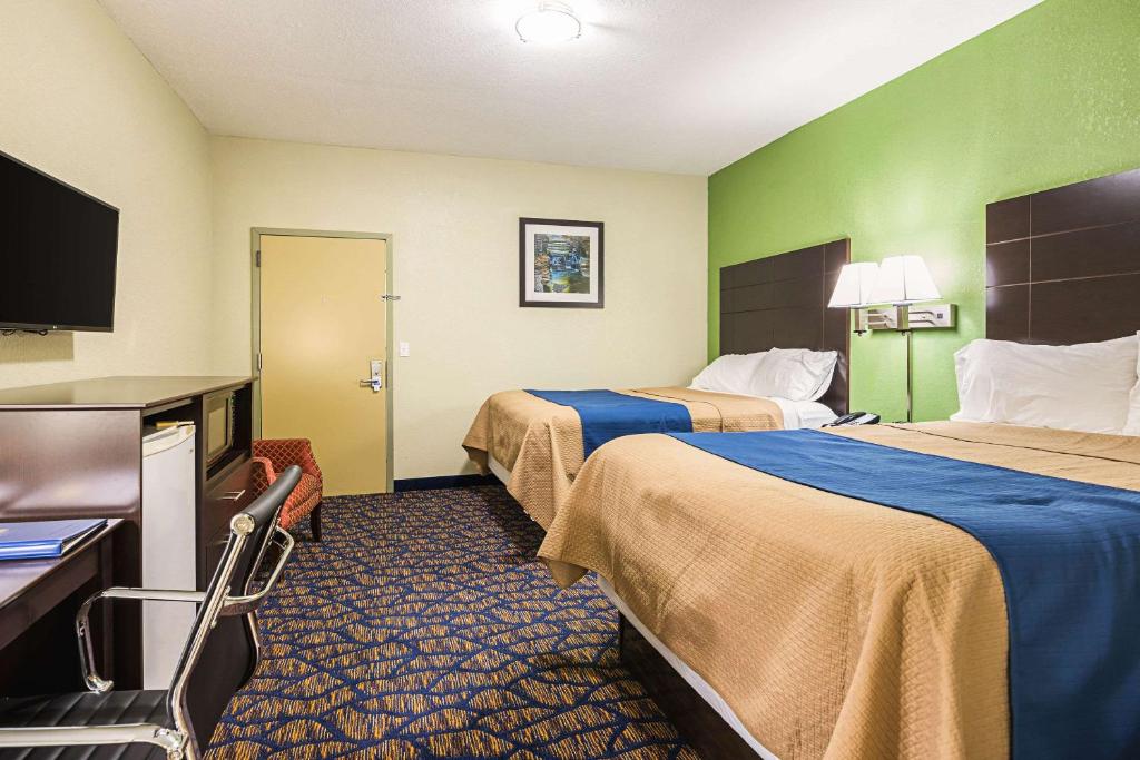 Rodeway Inn and Suites Ithaca - image 4