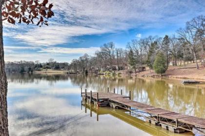 Relaxing Waterfront Escape with Dock and Fire Pit! - image 2