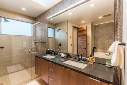 Padre Canyon Residences - King Suite - image 10