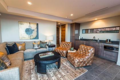 Padre Canyon Residences - King Suite - image 6