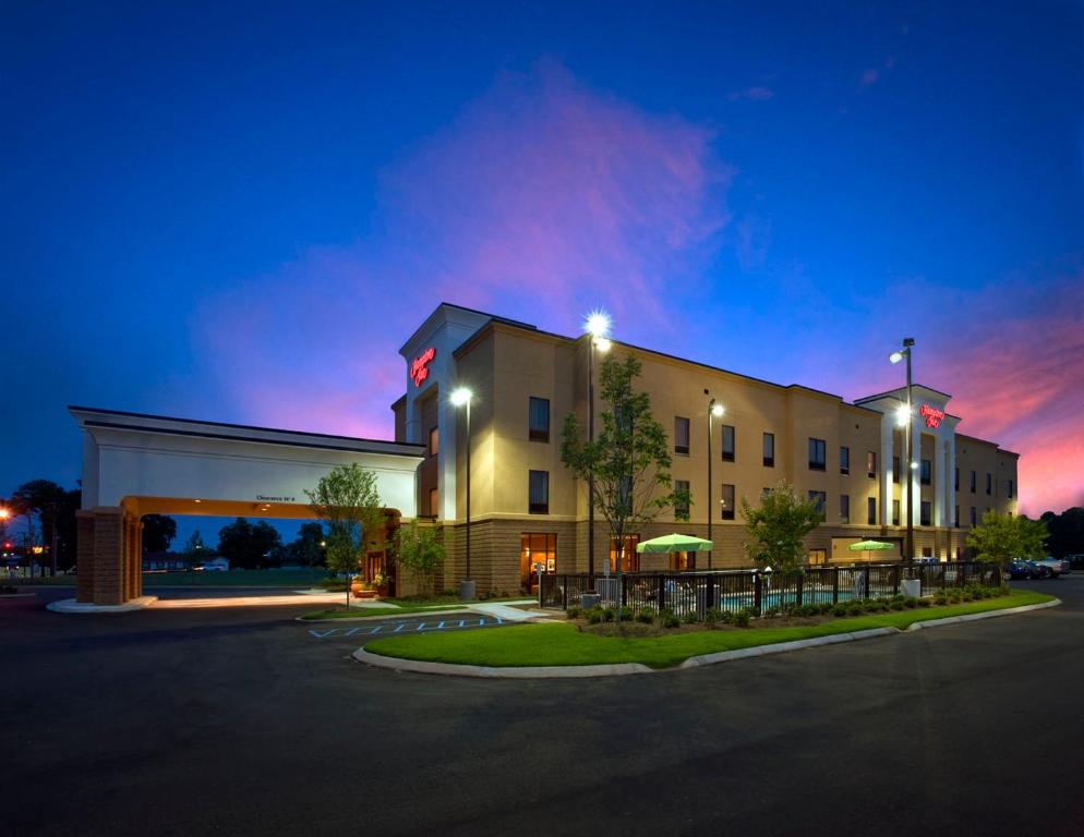 Hampton Inn Jackson-College Avenue - main image