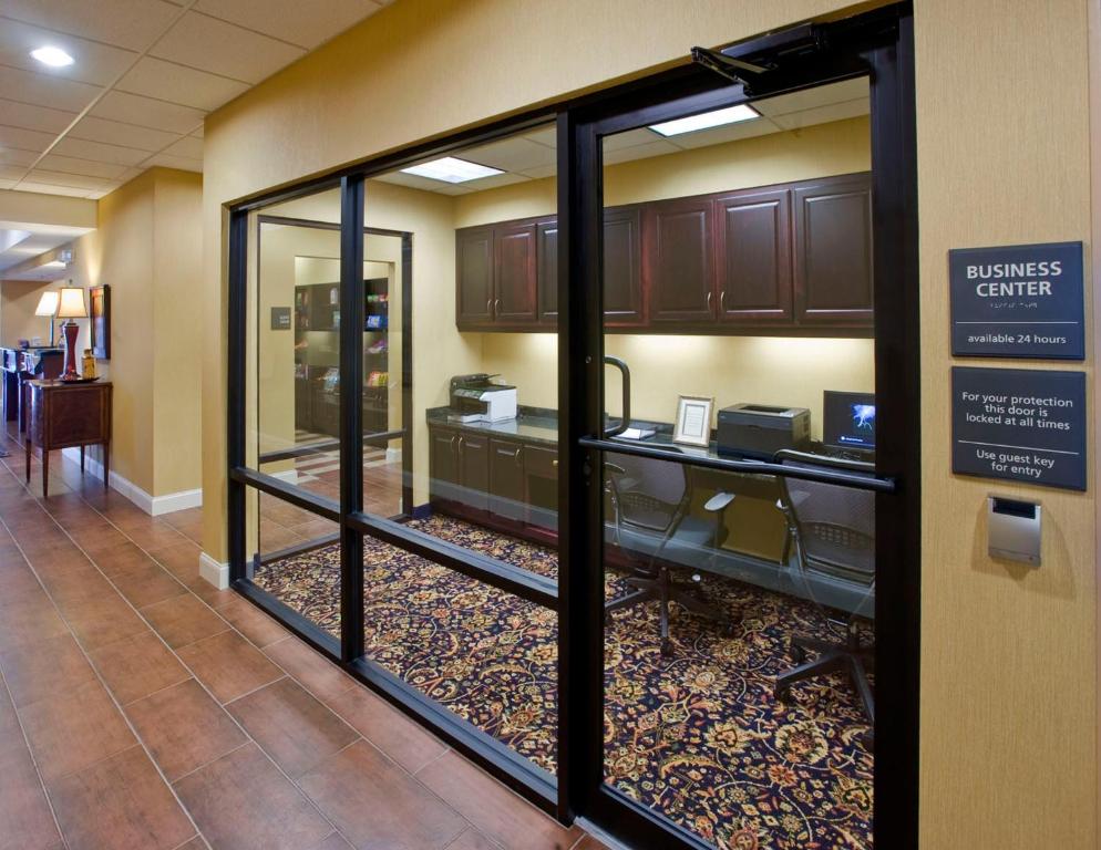 Hampton Inn Jackson-College Avenue - image 3