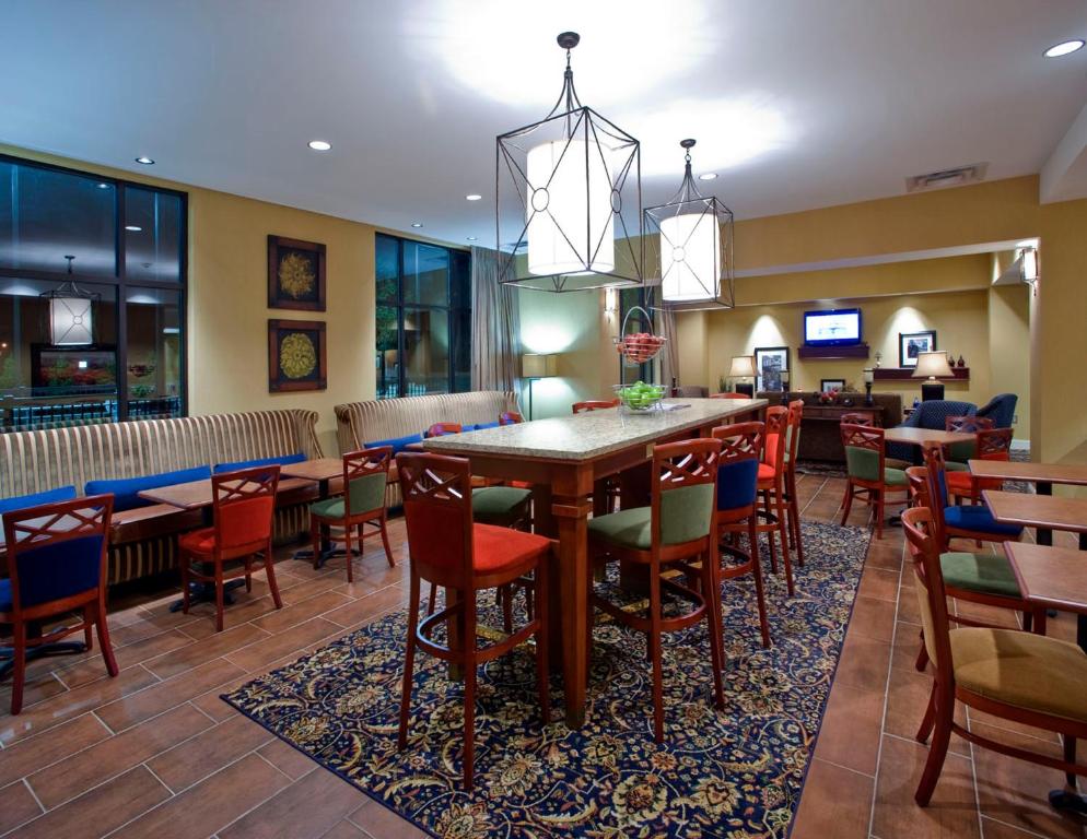 Hampton Inn Jackson-College Avenue - image 6