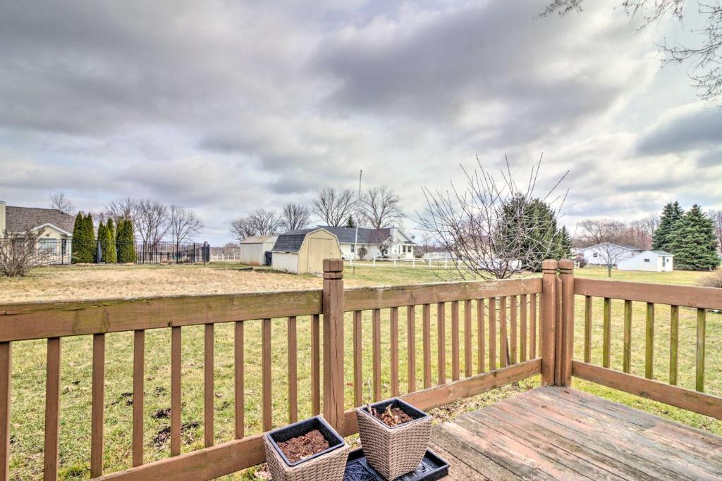 Home with Bar - Mins to Olcott Lake and Wineries! - image 2