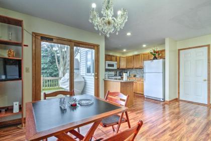 Home with Bar - Mins to Olcott Lake and Wineries! - image 3