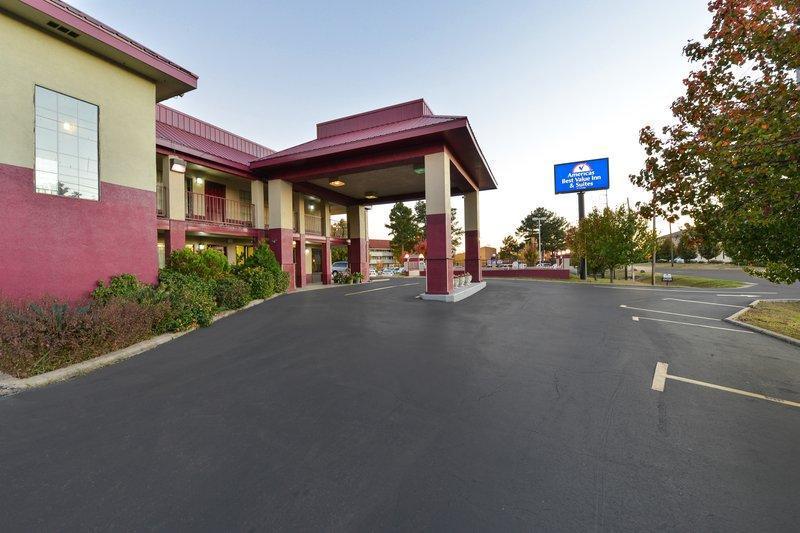 Econo Lodge Inn & Suites - main image