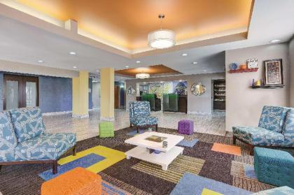 La Quinta Inn & Suites by Wyndham Jackson North - image 3