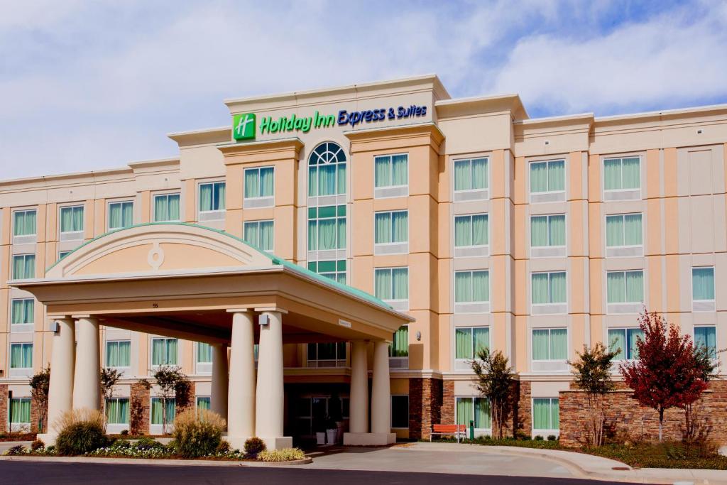 Holiday Inn Express Hotel & Suites Jackson Northeast an IHG Hotel - main image