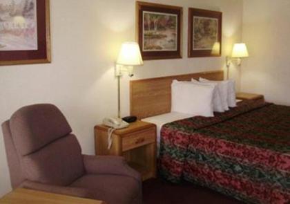 Econo Lodge Inn and Suites - Jackson - image 4