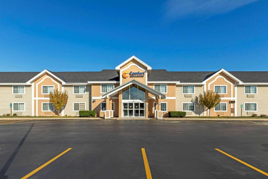 Comfort Inn & Suites Jackson - West Bend - main image