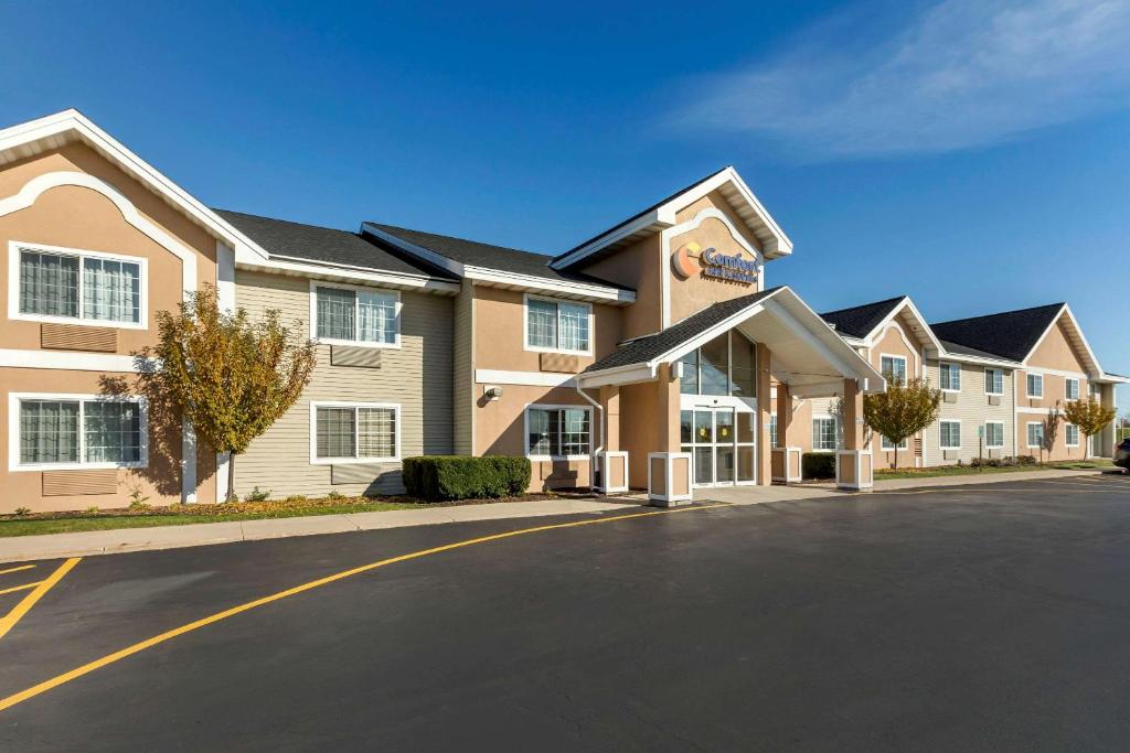 Comfort Inn & Suites Jackson - West Bend - image 2