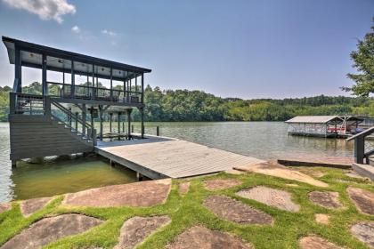 Lakefront Jacksons Gap House with Deck Dock and Views - image 10