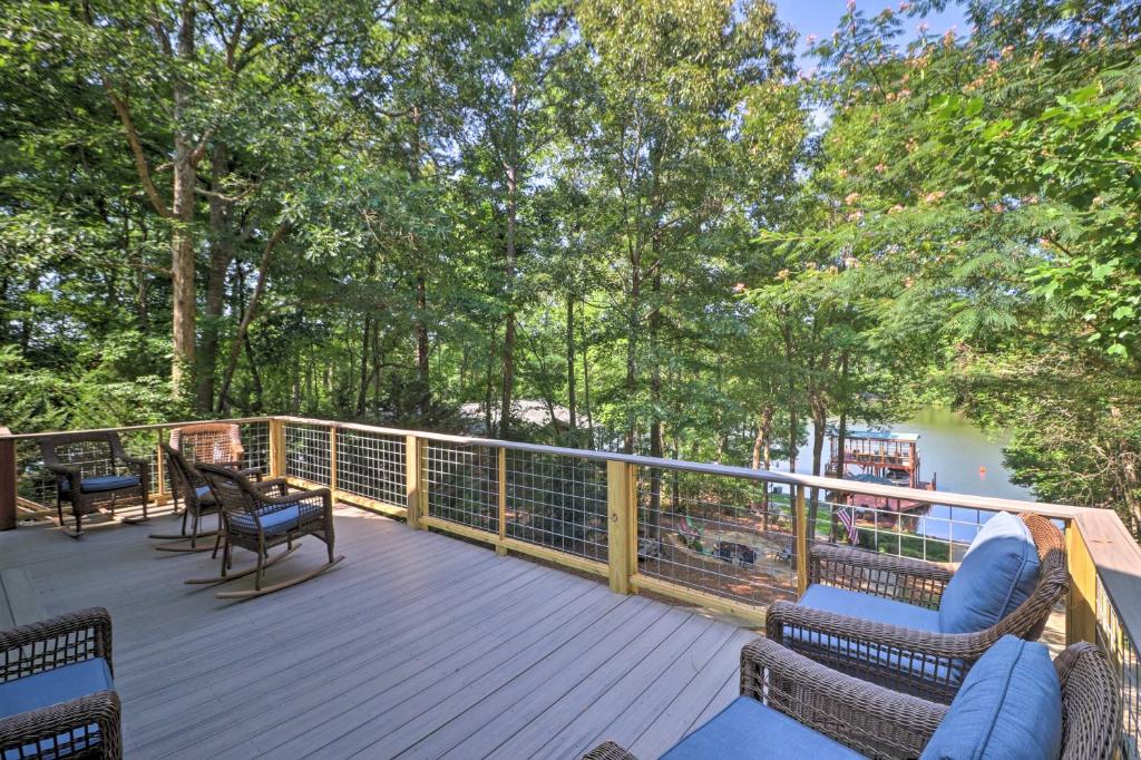 Lakefront Jacksons Gap House with Deck Dock and Views - image 3