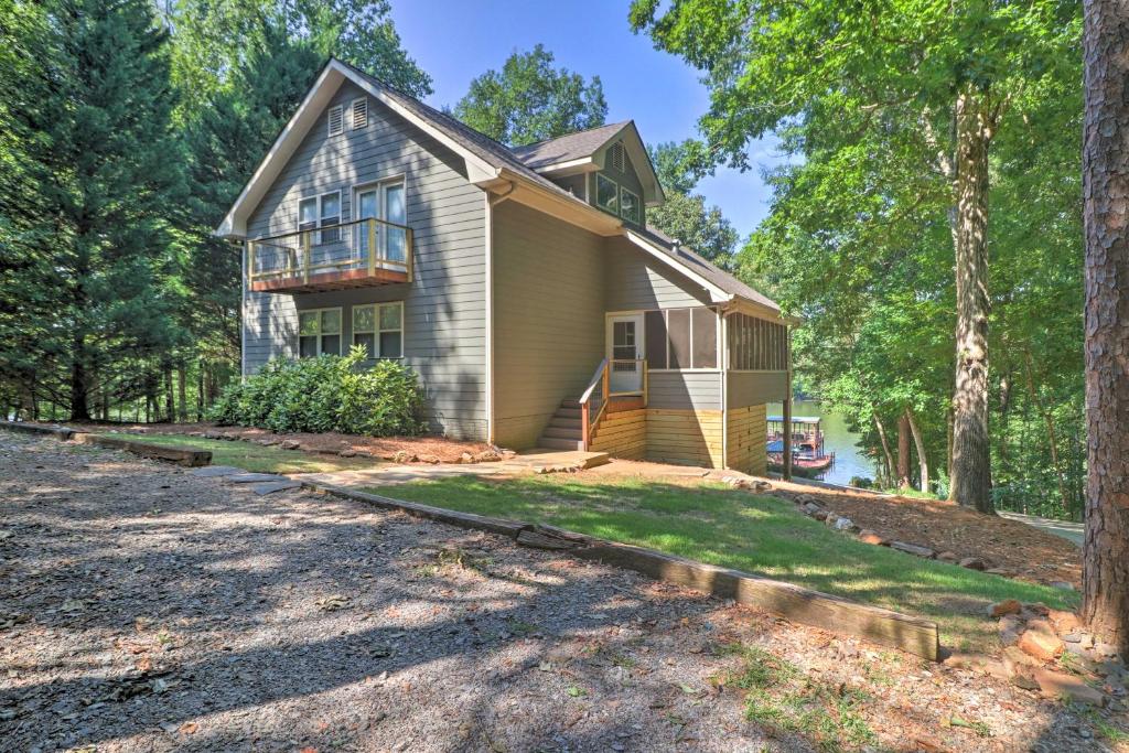 Lakefront Jacksons Gap House with Deck Dock and Views - image 6