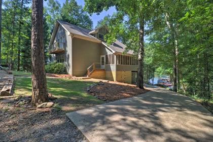 Lakefront Jacksons Gap House with Deck Dock and Views - image 7