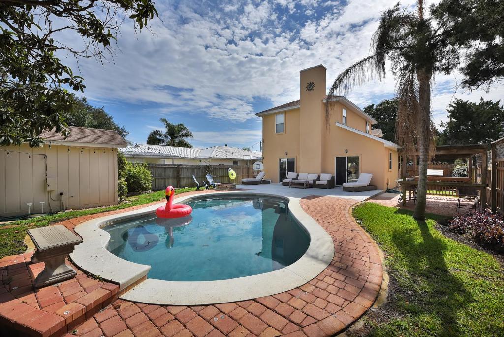 Heated Pool Pet friendly Home - image 2