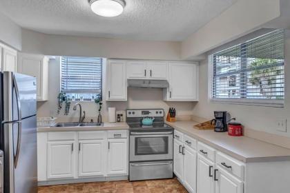 Amazing 1 BR apt - 1 block from Jax Beach! - image 11