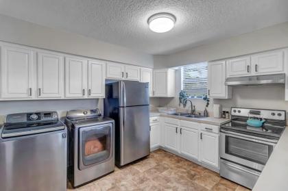 Amazing 1 BR apt - 1 block from Jax Beach! - image 13