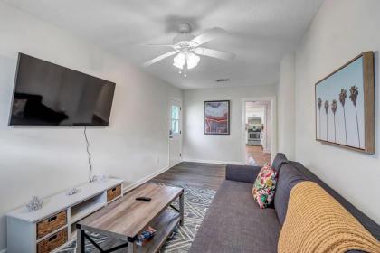 Amazing 1 BR apt - 1 block from Jax Beach! - image 2