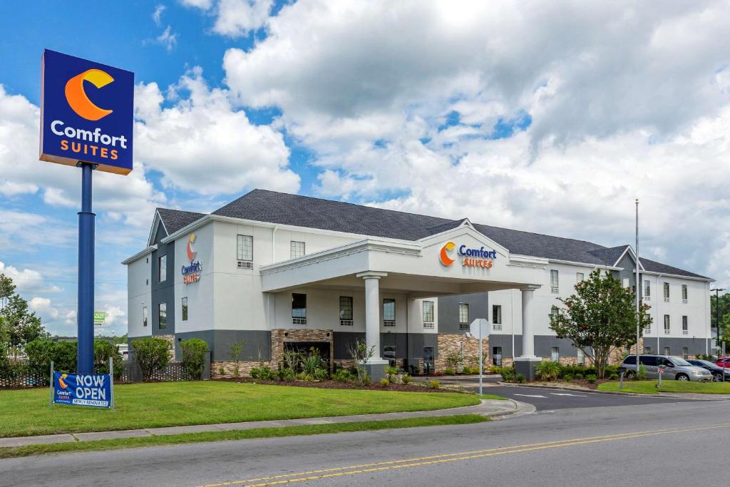 Comfort Suites near Camp Lejeune - main image