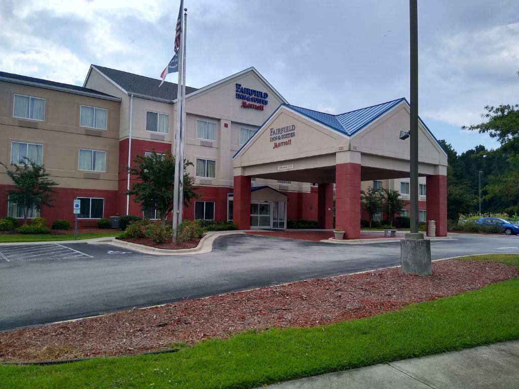 Fairfield Inn & Suites by Marriott Jacksonville - image 2