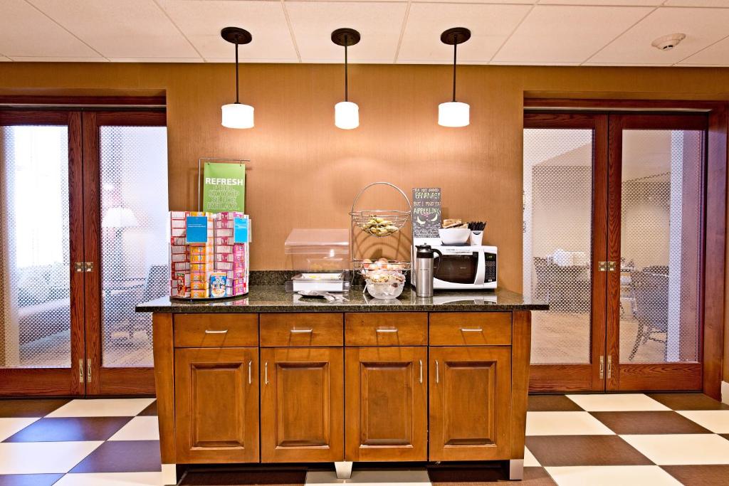 Hampton Inn & Suites Jacksonville - image 4