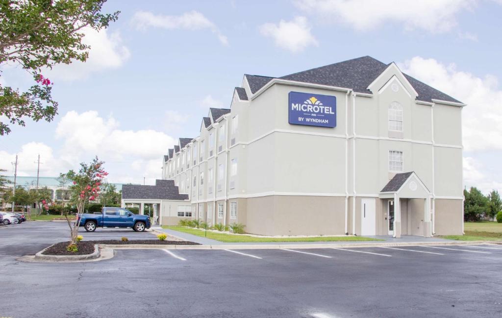 Microtel Inn & Suites by Wyndham Camp Lejeune/Jacksonville - main image