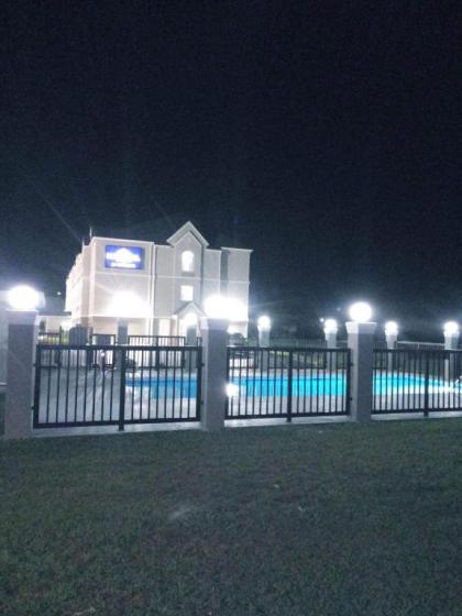 Microtel Inn & Suites by Wyndham Camp Lejeune/Jacksonville - image 12