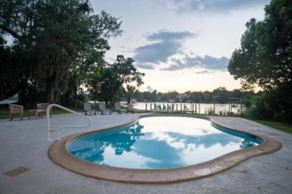 Luxury Waterfront Pool House 7 mins to TIAA Bank Field - image 1