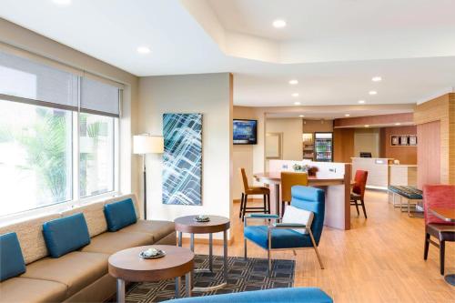 TownePlace Suites by Marriott Jacksonville East - image 4