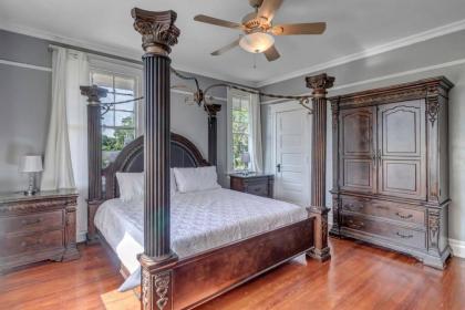 Luxurious Mansion in historic Springfield!!! - image 18