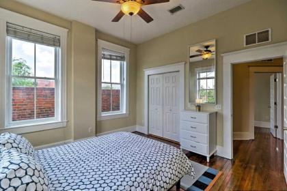 Airy apartment in historic Springfield - image 12