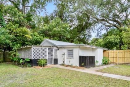 Adorable 2 BR Tiny Home in Historic San Marco! - image 17