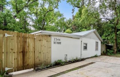 Adorable 2 BR Tiny Home in Historic San Marco! - image 18