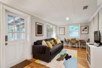 Adorable 2 BR Tiny Home in Historic San Marco! - image 4