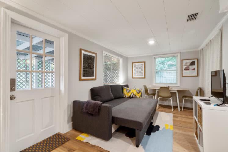 Adorable 2 BR Tiny Home in Historic San Marco! - image 6