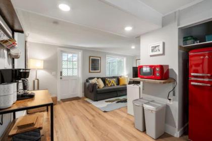 Adorable 2 BR Tiny Home in Historic San Marco! - image 8