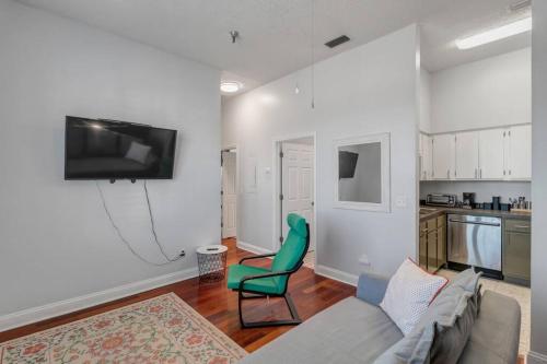 Comfy 2 BR apt with bunk beds - very pet friendly! - image 5